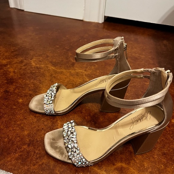 Jewel Badgley Mischka Nude Strap Block Heels - Size 6 - Picture 8 of 9